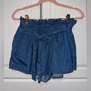 Boho jean shorts with tie in front 

#Boho#Hippie#Jean#Fashion#Stylish